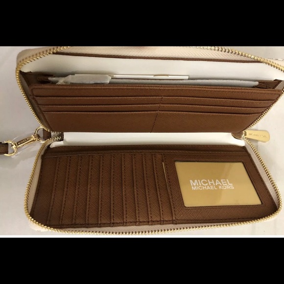 💕🛍 NEW💕 NWT MICHAEL KORS WALLET - Picture 7 of 8